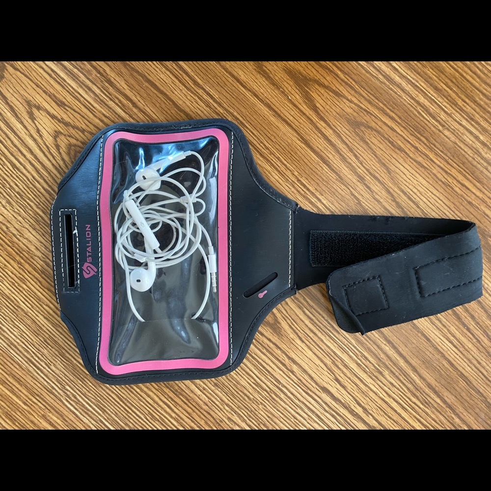 Iphone armband holder